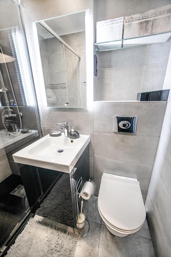 Charming Apt Next To Lazienki Park And City Center Warschau Buitenkant foto